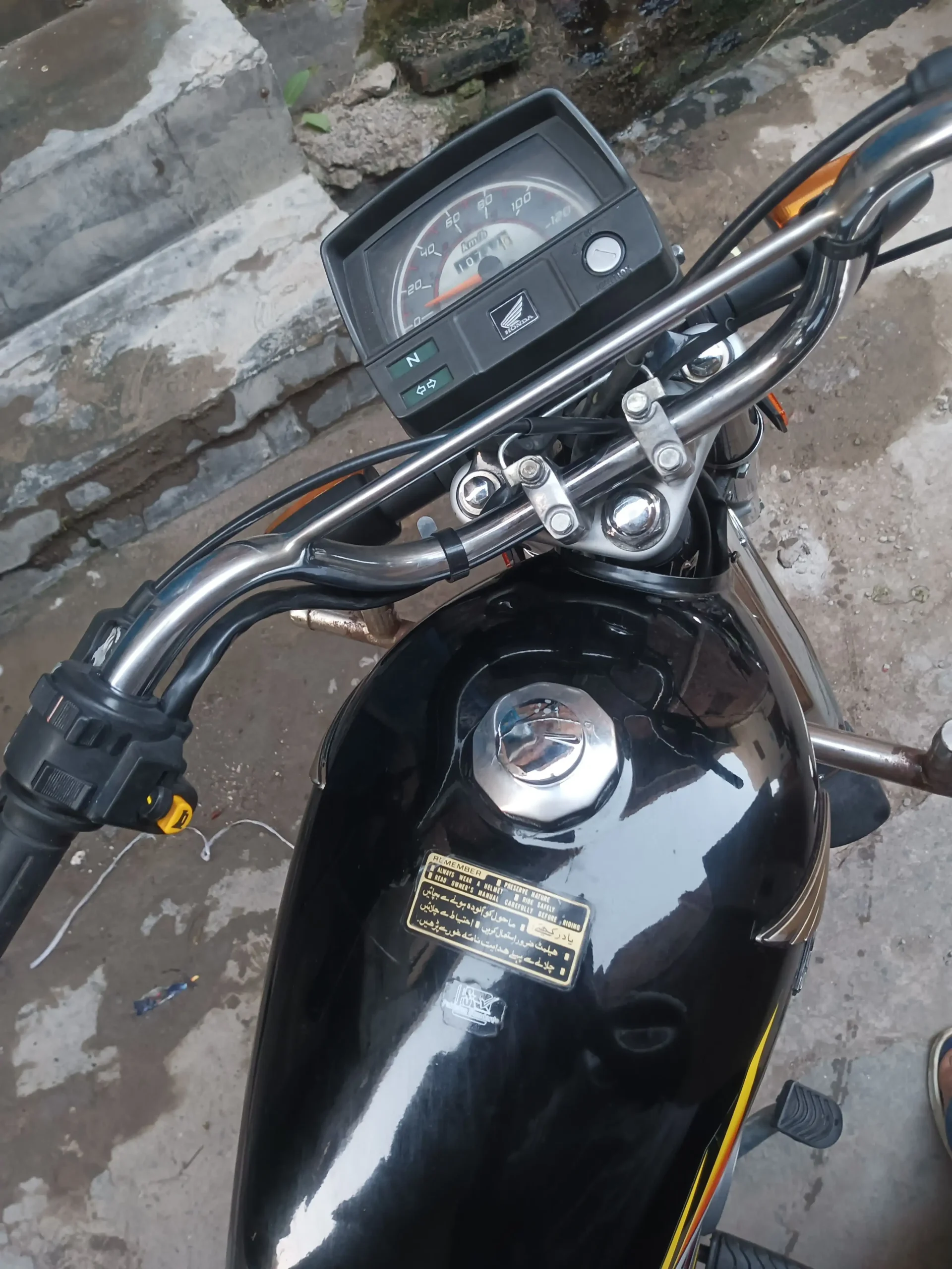 ہونڈا سی ڈی 70 2202 ماڈل ارجنٹ سیل