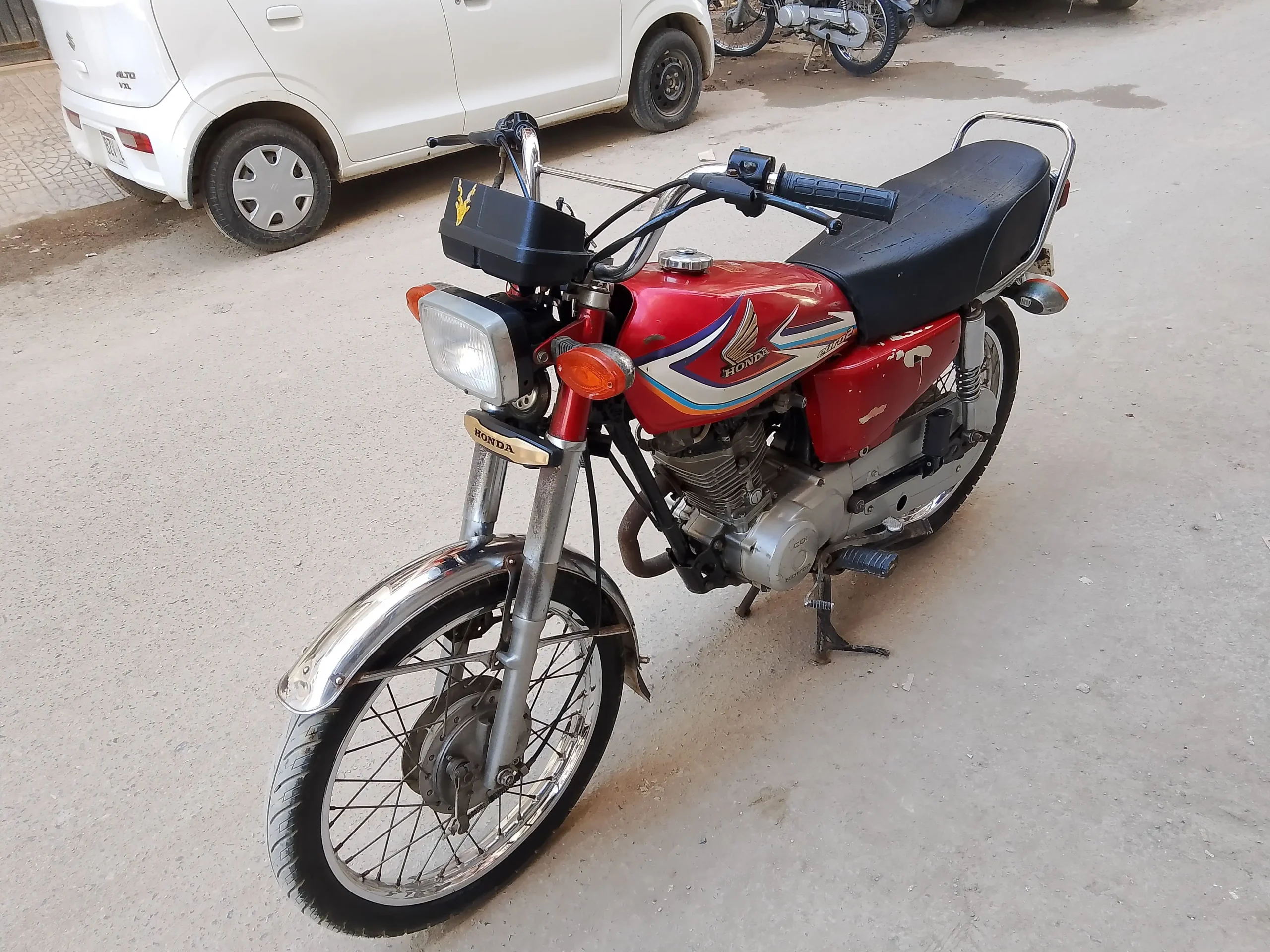 Honda CG 125 (Hyderabad number)