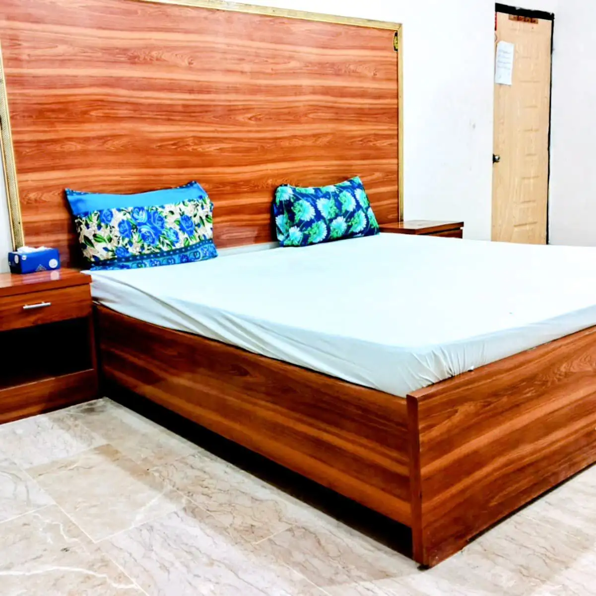 Karachi guest house room