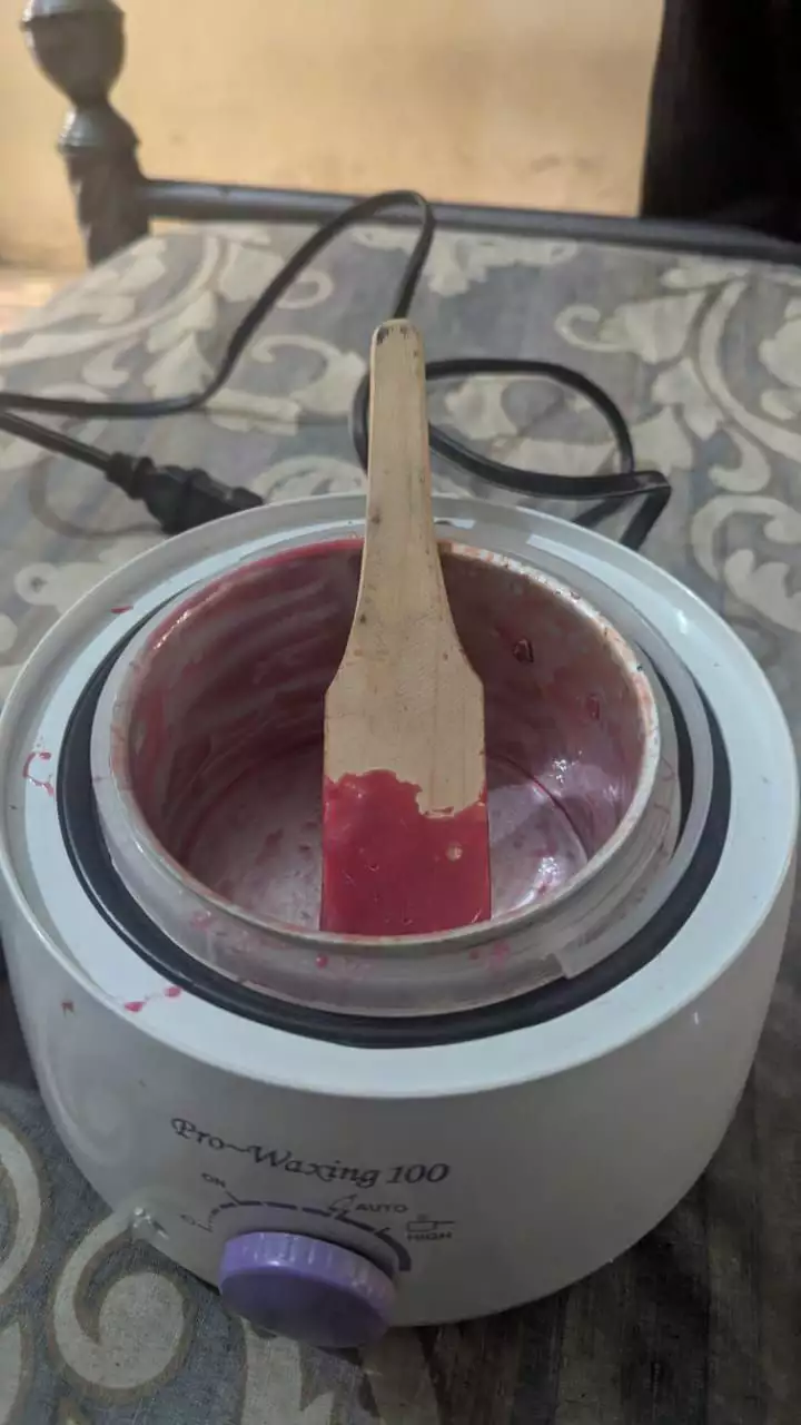 Electronic wax machine