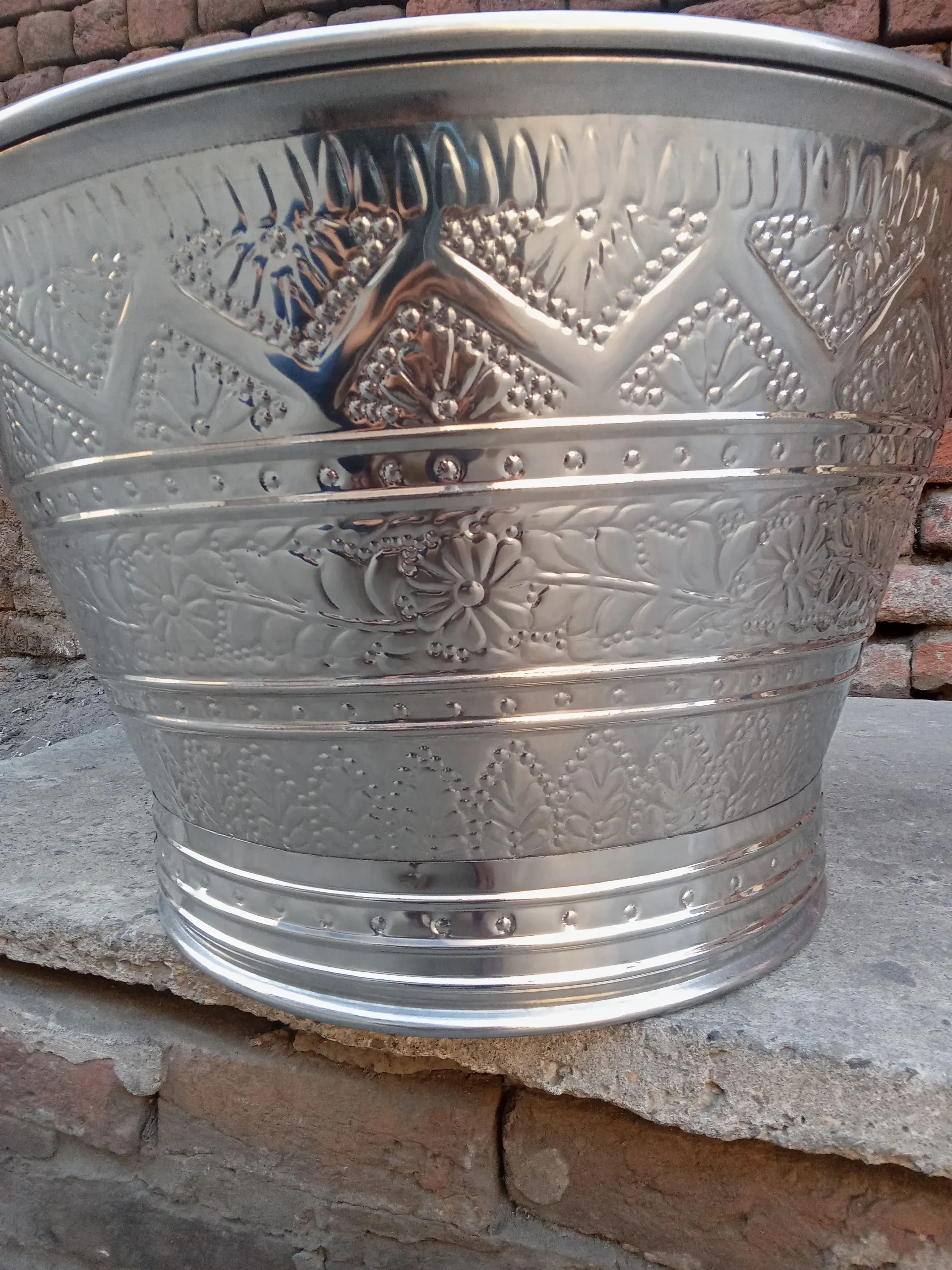 Steel tup 24″ size wale per design ka Kam karwane ke Liye rabta Karen design ka rate menti