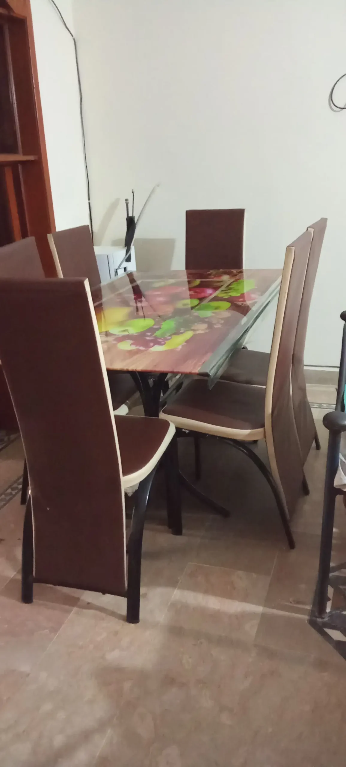 New n stylish 3d glass ki dining table 6seatr