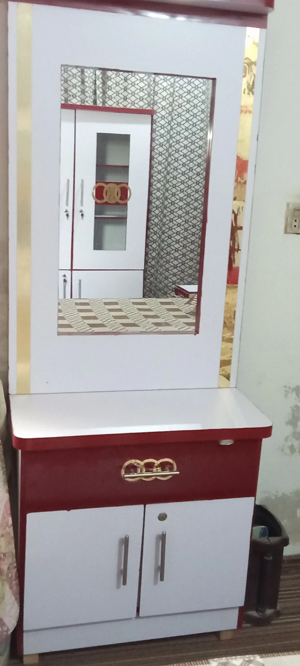New n stylish bedroom set 4 pec