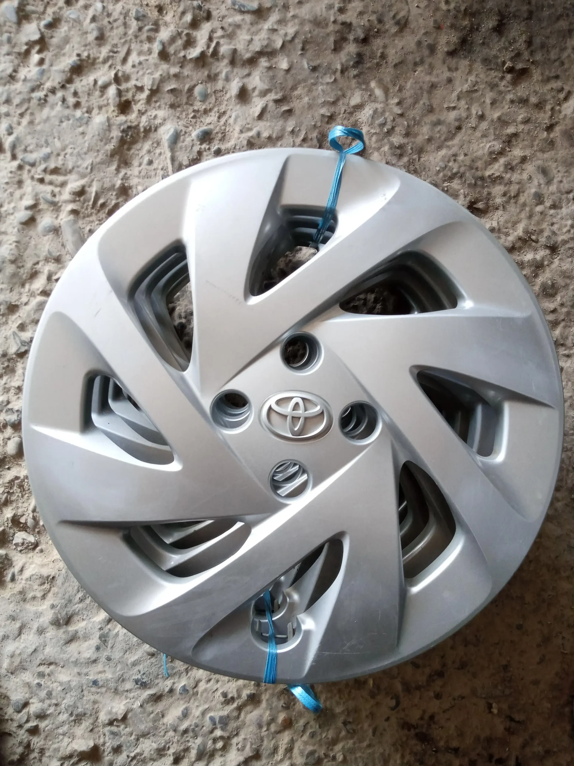 Aqua 15 Size original japane wheel covers fresh Set delivery Available whatsap 03201943133