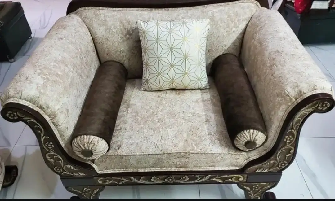 Big size (7 seater sofa set) in brand new condition
