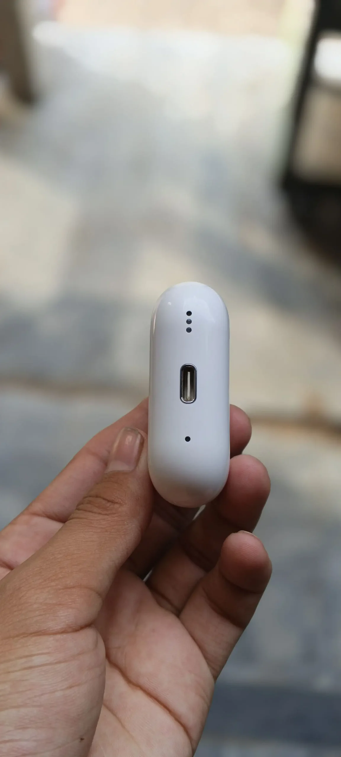 Urgent sale Karne hai Airbuds pro 2 just like new no any issue