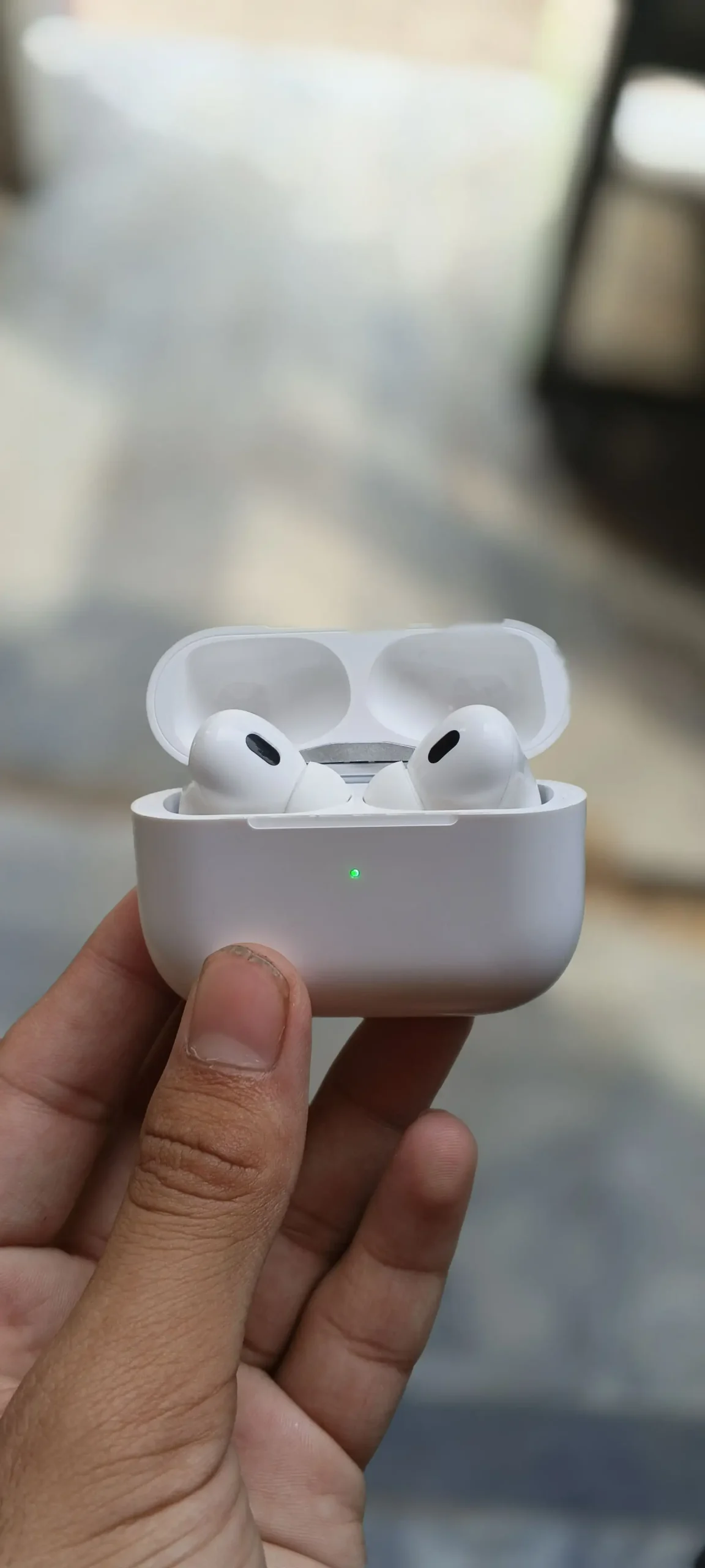 Urgent sale Karne hai Airbuds pro 2 just like new no any issue