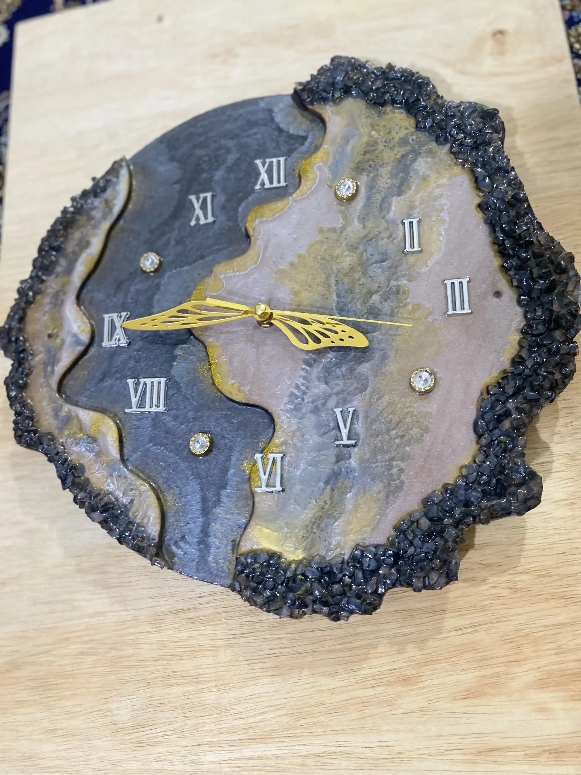 Stylish wall clock made by queen artist 🎨