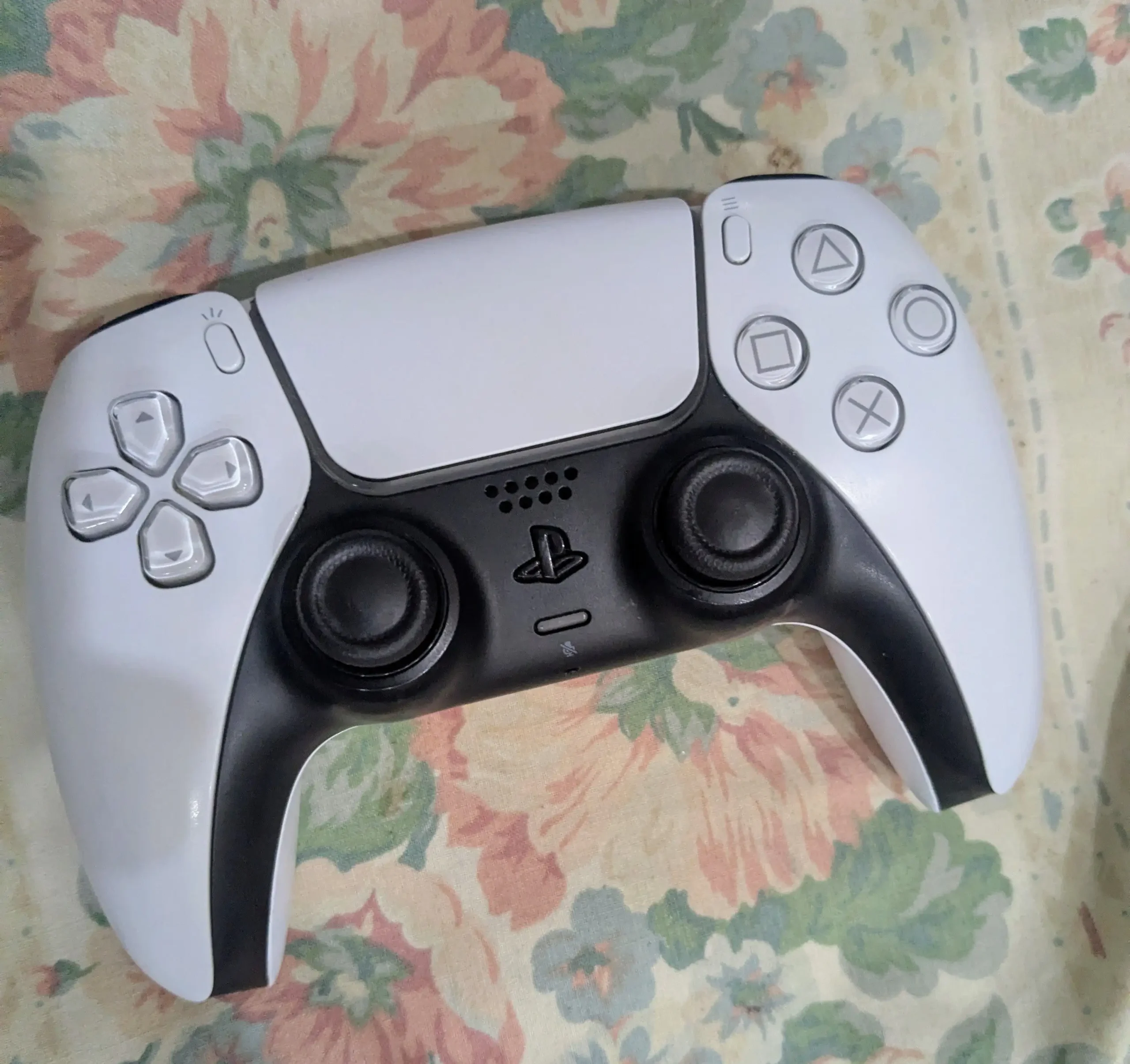 PS5 Console + Controller + Games (GTA V, RDR2, Spider-Man 2) – Excellent Condition 🎮🔥