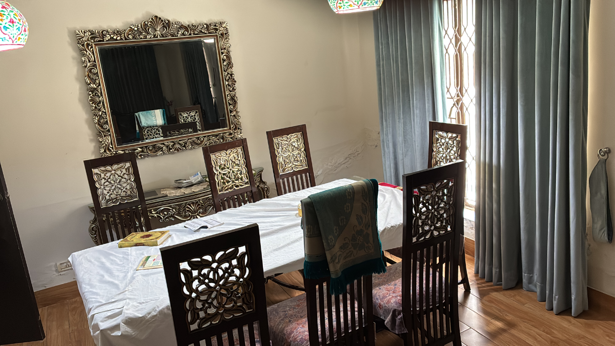 Pure sheesham chinoti wood 8 seater dining table
