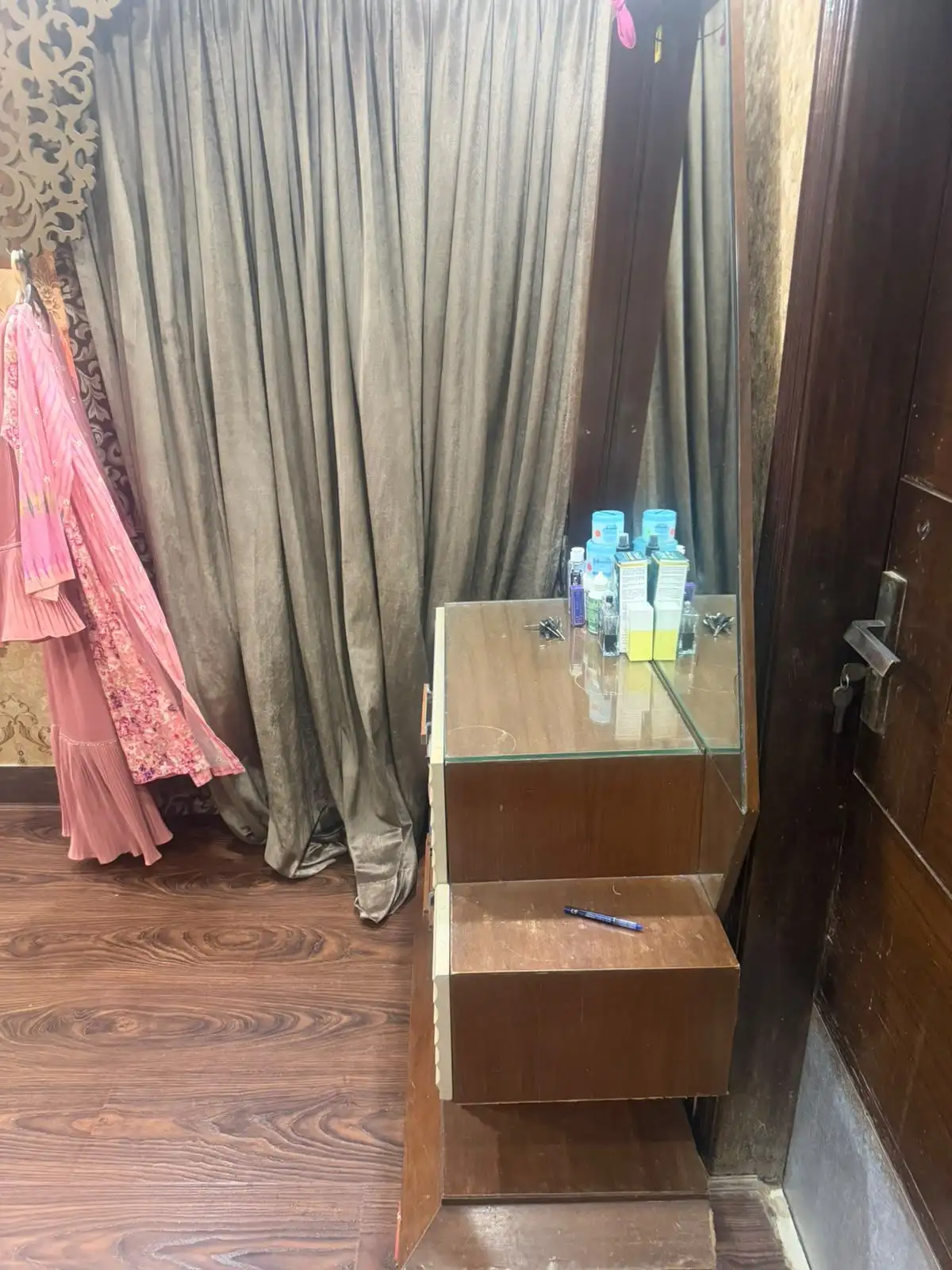Selling my bedroom set