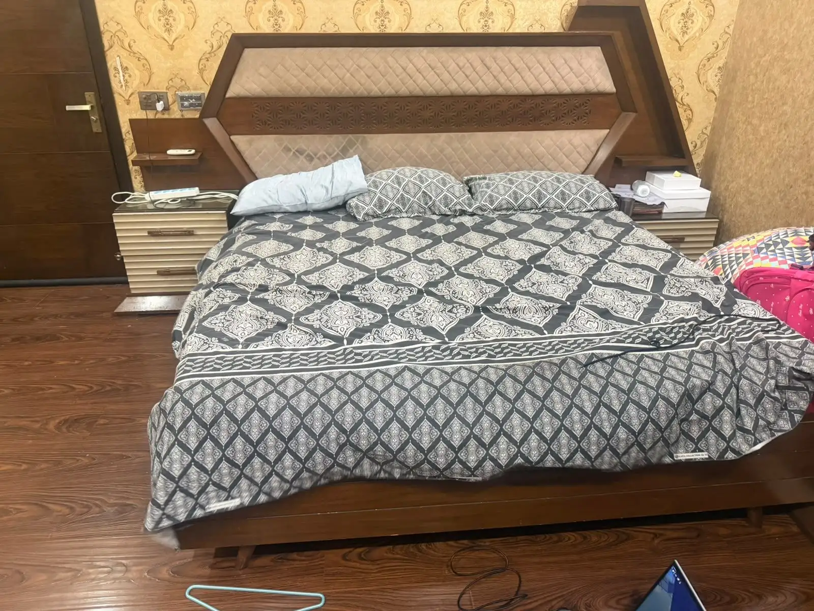 Selling my bedroom set