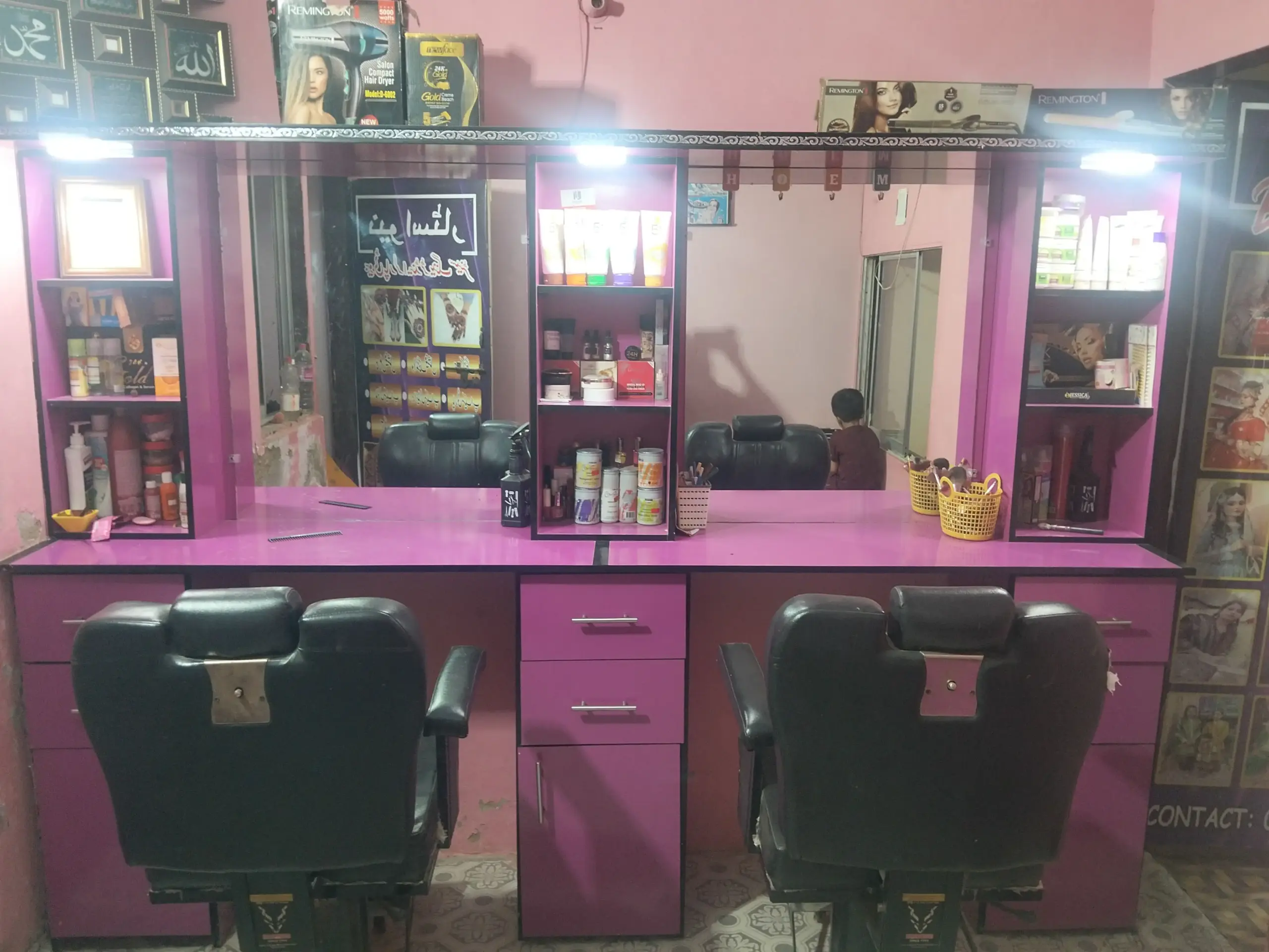 Without mekup and mirror only furniture