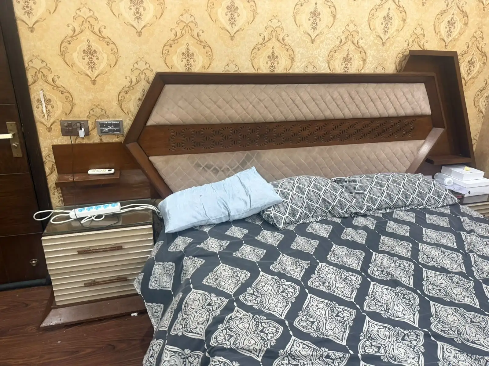 Selling my bedroom set
