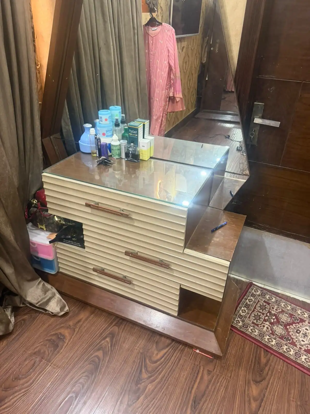 Selling my bedroom set