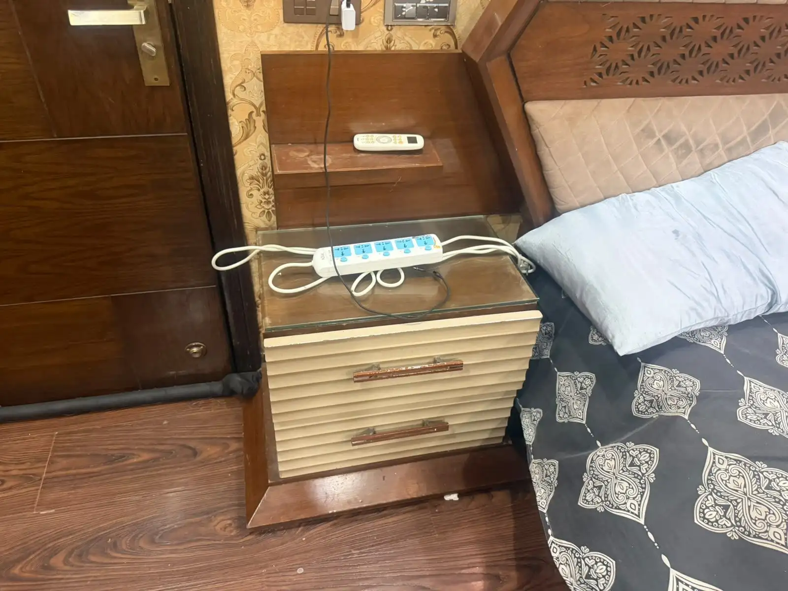 Selling my bedroom set