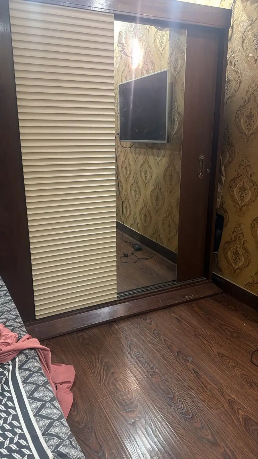 Selling my bedroom set