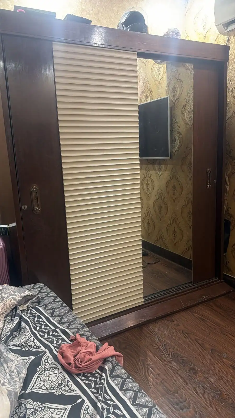 Selling my bedroom set