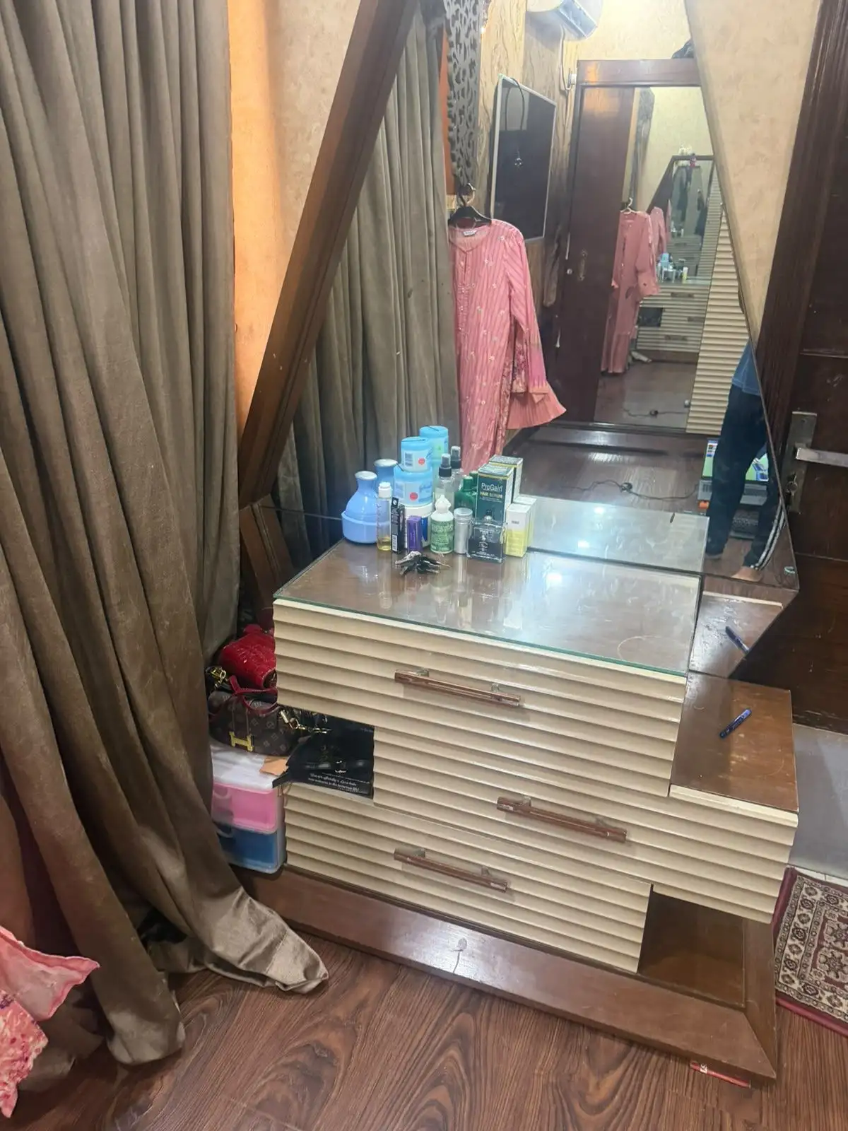 Selling my bedroom set