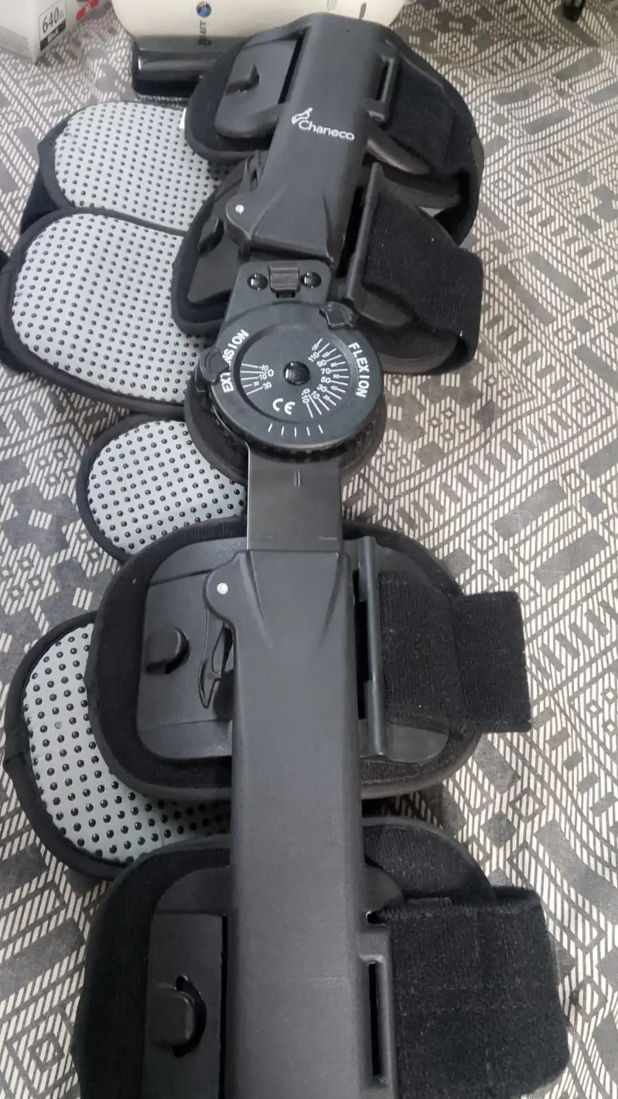 Knee brace