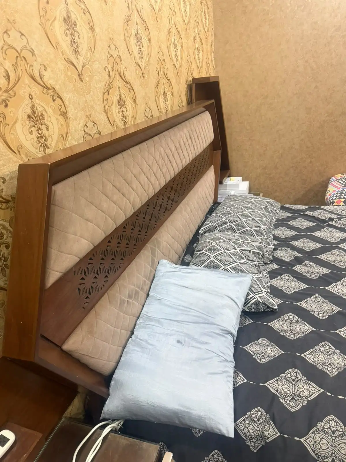 Selling my bedroom set