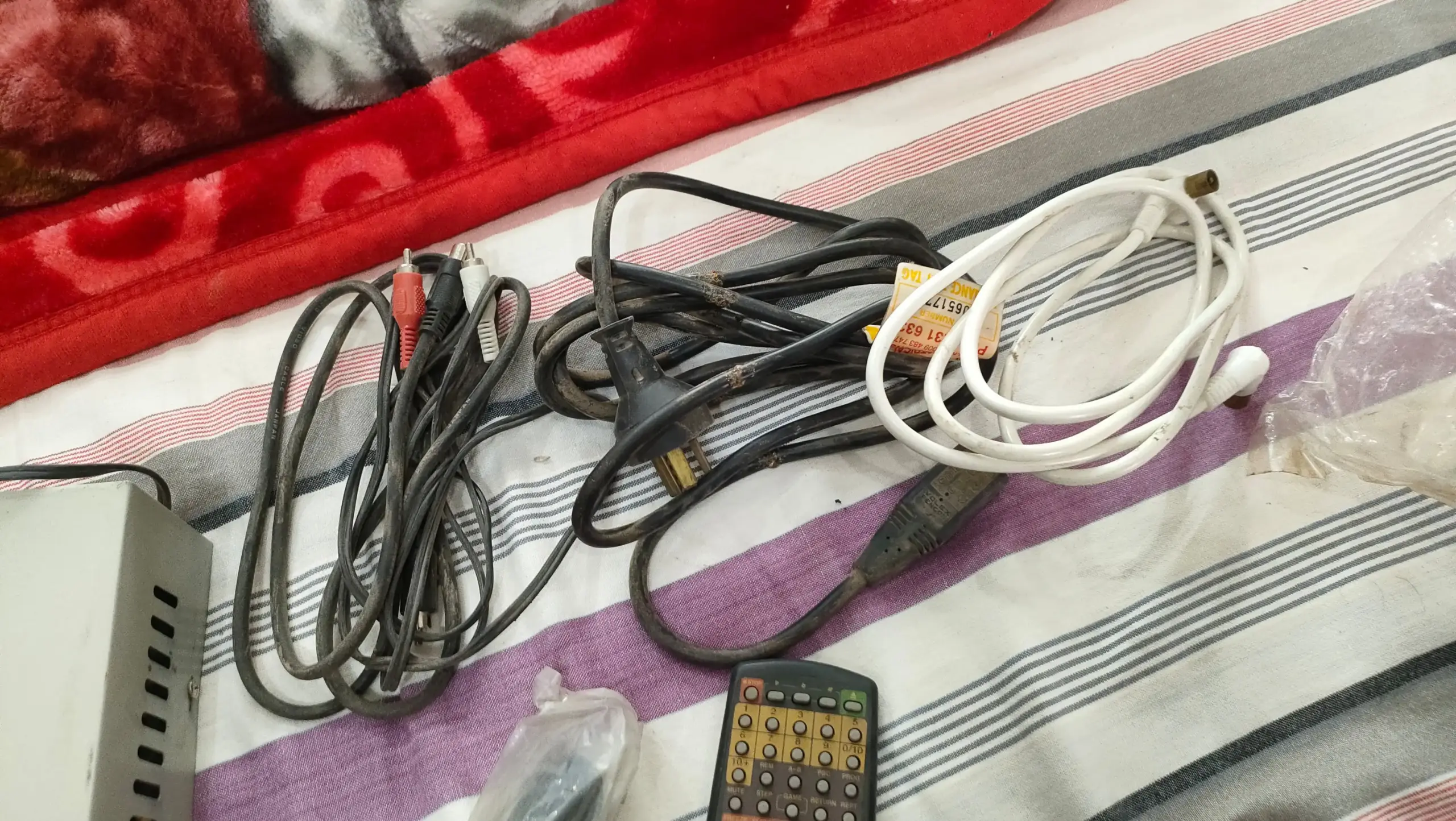 Tinwe CD player with lot of Free Video CD’S