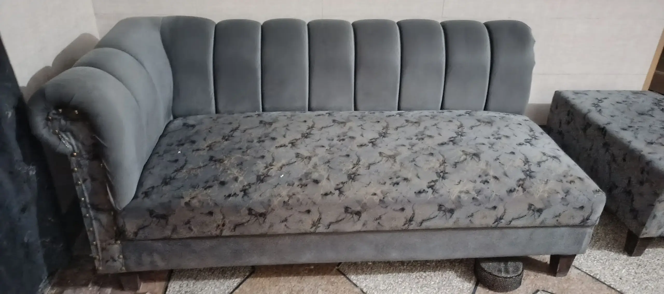 L shape 6 seater sofa with puffy