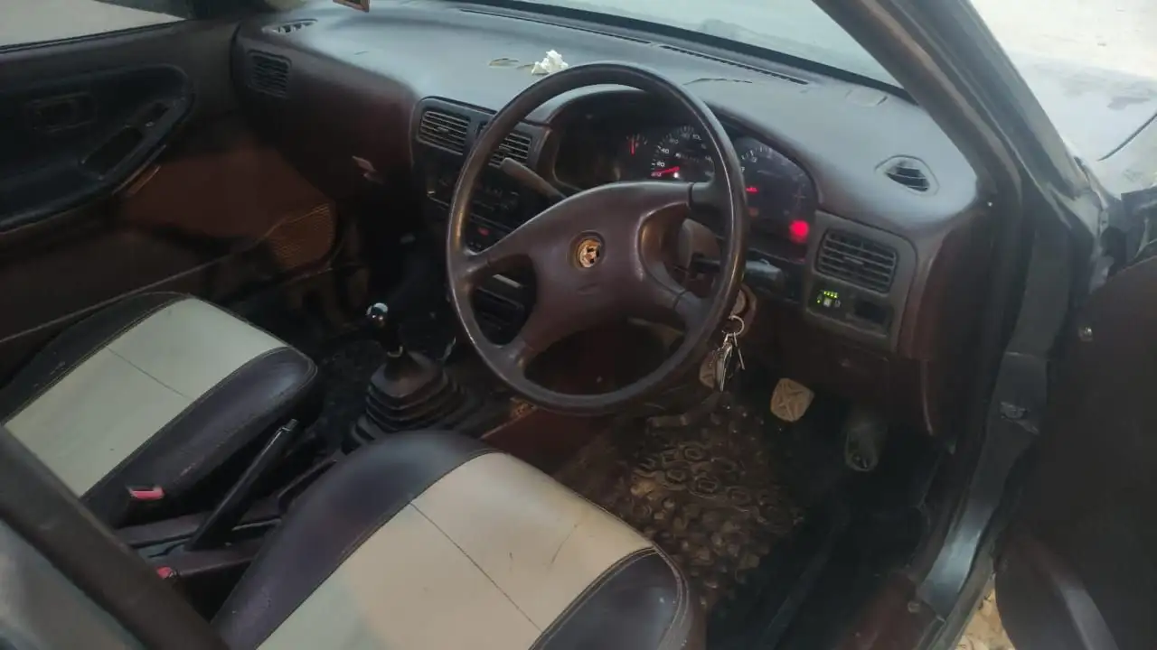 Nissan Sunny 1993