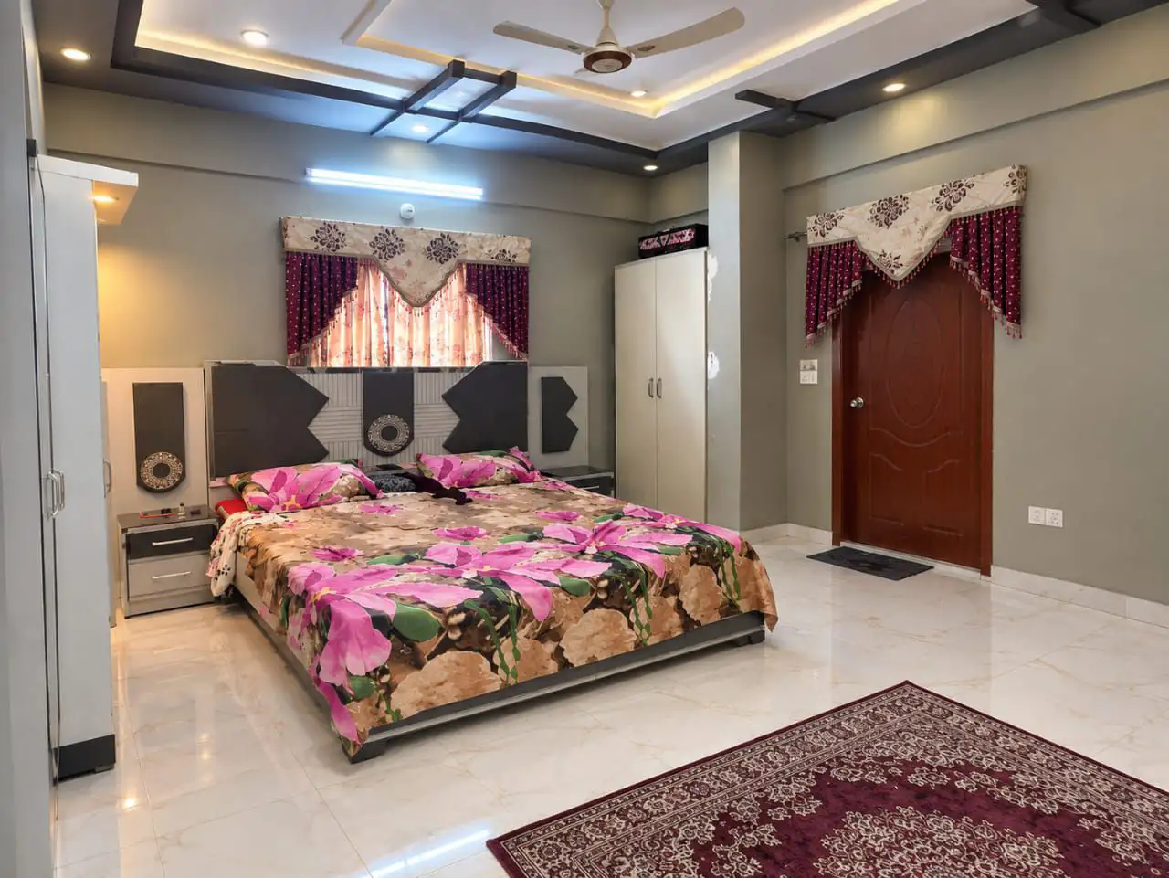 Flat for urgent sale (with roof top)