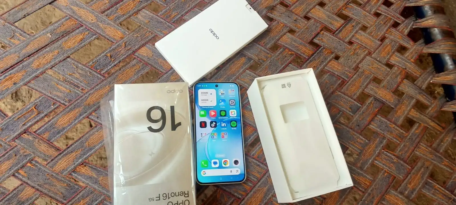 Oppo Reno 16f just box open