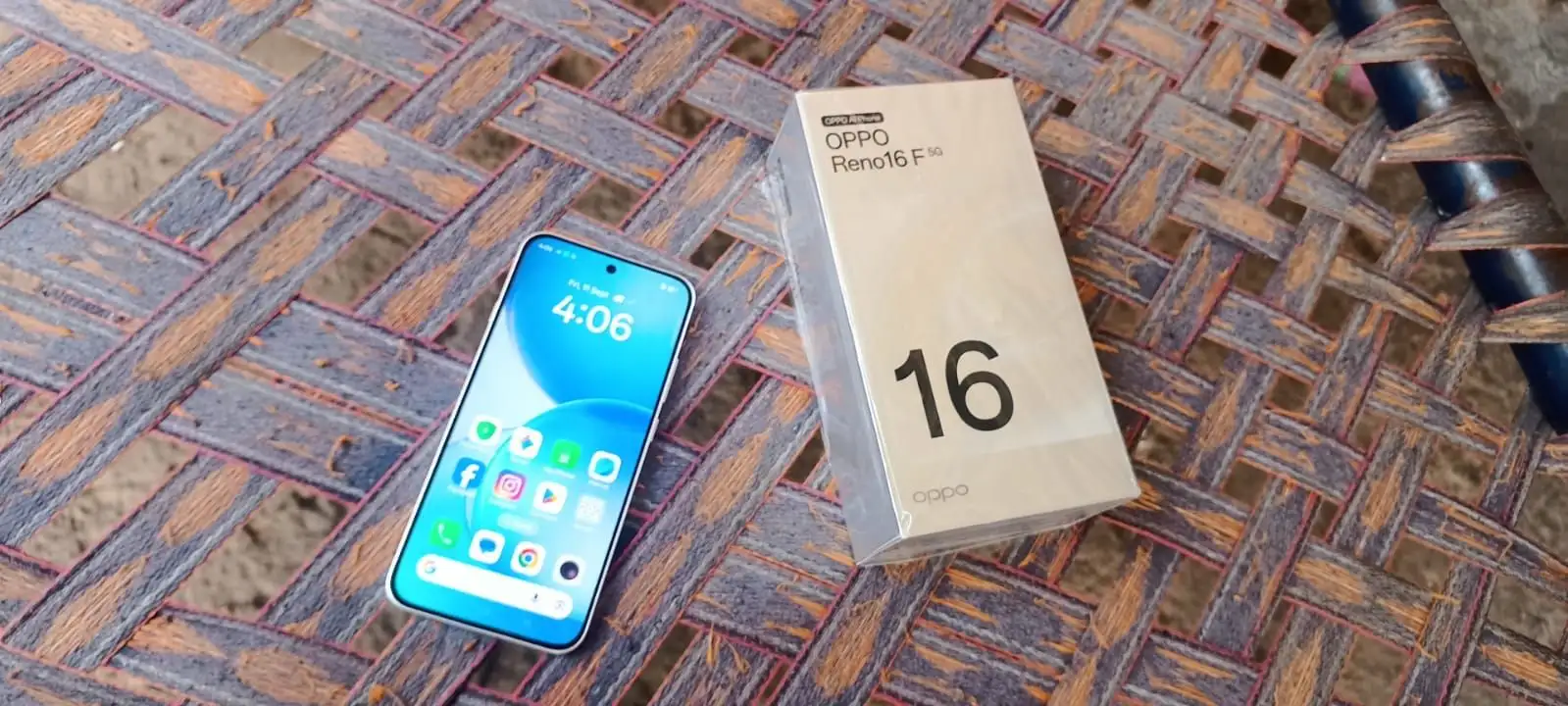 Oppo Reno 16f just box open