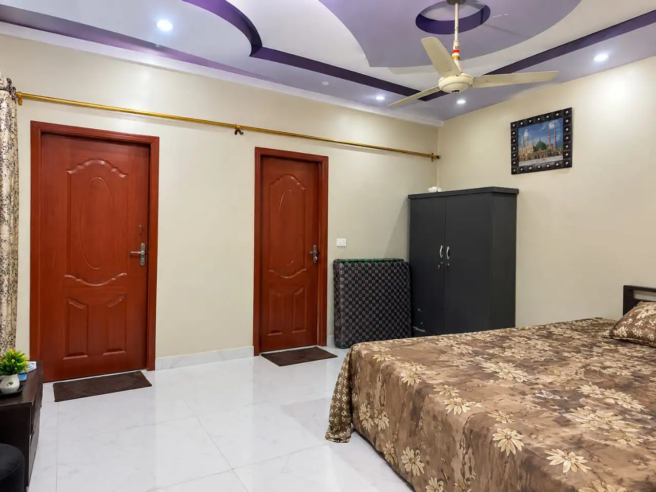 Flat for urgent sale (with roof top)